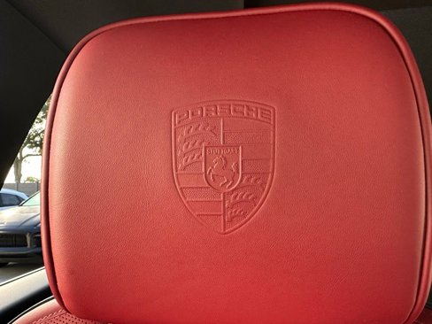 Used 2024 Porsche Macan image 25