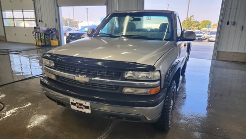 Used 2000 Chevrolet Silverado 2500 LS w/ Snow Plow Prep Pkg image 2
