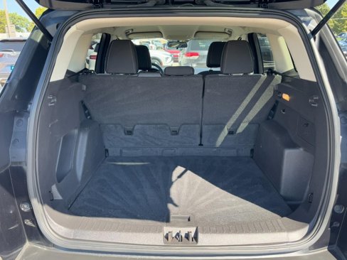 Used 2017 Ford Escape SE w/ SE Cold Weather Package image 6