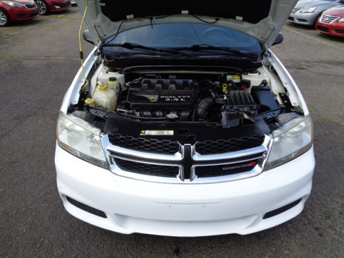 Used 2013 Dodge Avenger SE image 25