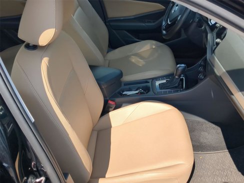 Used 2019 Volkswagen Jetta SE w/ Cold Weather Package image 17