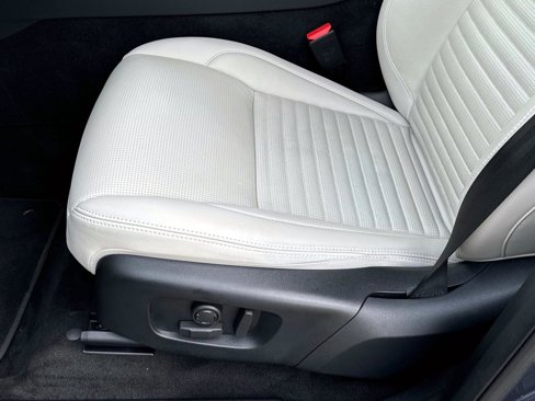 New 2024 Land Rover Discovery Sport S image 18