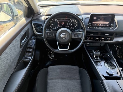 Used 2023 Nissan Rogue SV image 15