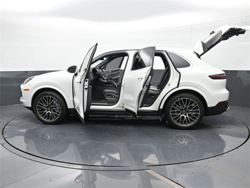 Certified 2021 Porsche Cayenne image 33