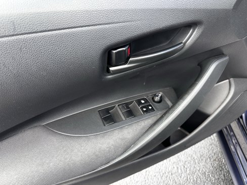 Used 2022 Toyota Corolla LE image 5