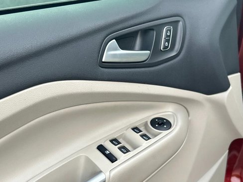 Used 2015 Ford Escape SE image 18