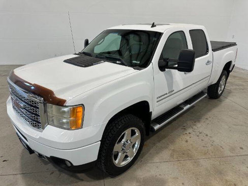 Used 2011 GMC Sierra 2500 Denali image 2