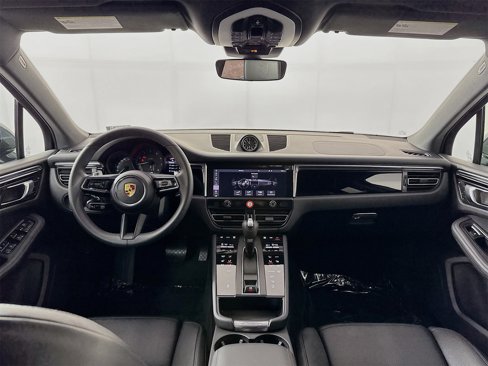 Used 2025 Porsche Macan image 27