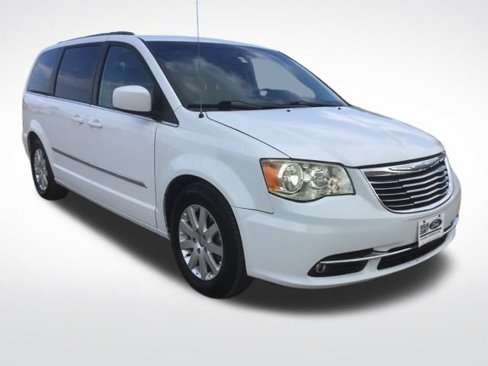 Used 2014 Chrysler Town & Country Touring image 3