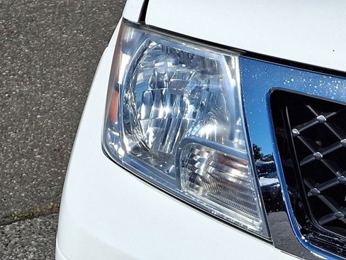 Used 2018 Nissan Frontier SV image 11