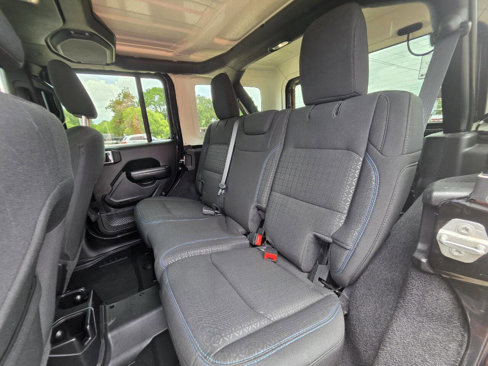 Used 2021 Jeep Wrangler Islander image 22