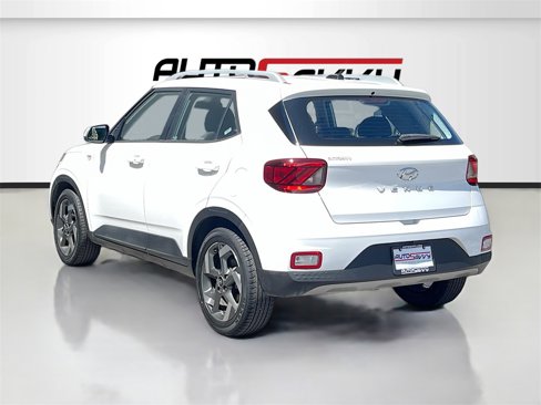 Used 2024 Hyundai Venue SEL image 5