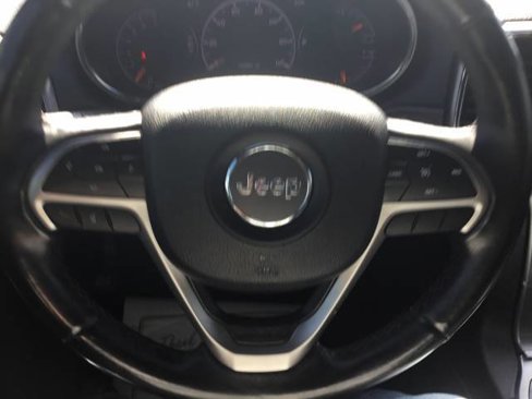 Used 2018 Jeep Grand Cherokee Laredo image 14