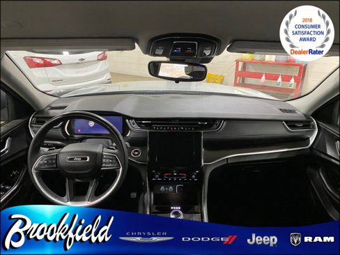 Used 2023 Jeep Grand Cherokee L Laredo image 15