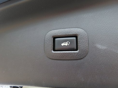 Used 2018 Nissan Armada SL w/ Premium Package image 41