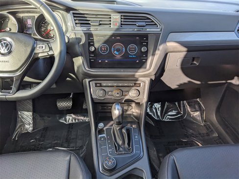 Used 2020 Volkswagen Tiguan SE w/ Panoramic Sunroof Package image 17