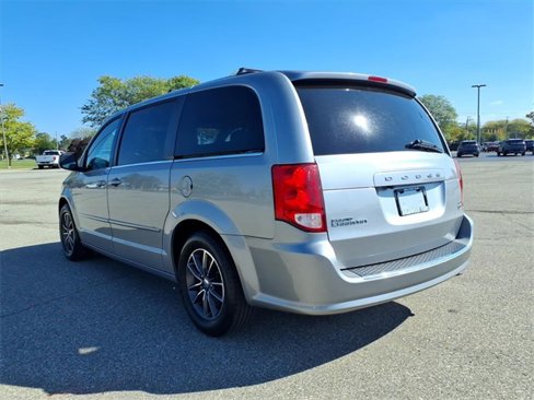 Used 2017 Dodge Grand Caravan SXT image 8