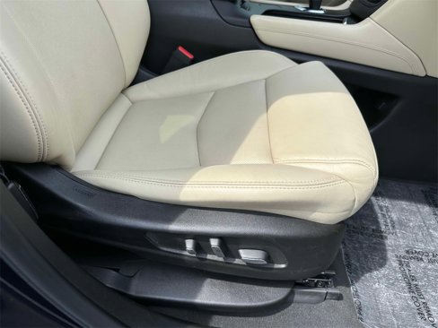 Used 2017 Cadillac XT5 Luxury w/ Driver Awareness Package image 15