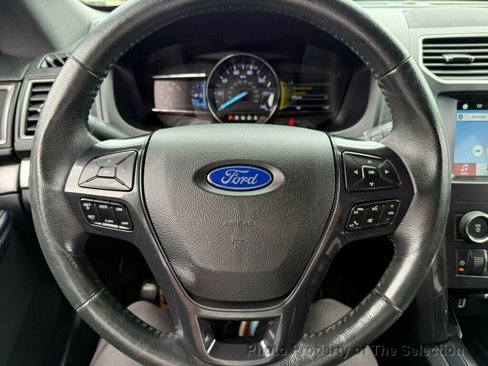 Used 2018 Ford Explorer XLT w/ Equipment Group 201A image 21