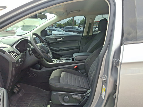 Used 2021 Ford Edge SE image 15
