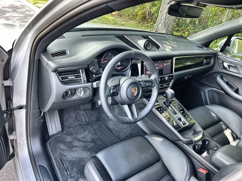 Certified 2024 Porsche Macan image 12