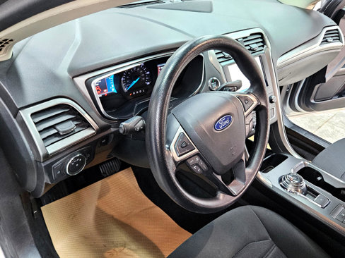 Used 2020 Ford Fusion SE image 17