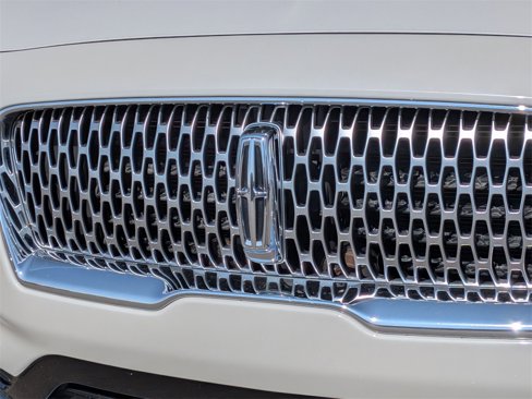 Used 2022 Lincoln Nautilus Reserve w/ Luxury Package image 9