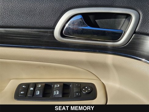 Used 2020 Jeep Grand Cherokee Limited image 15