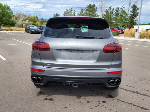 Used 2017 Porsche Cayenne S image 4