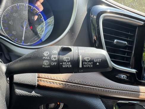 Used 2019 Chrysler Pacifica Limited w/ Advanced Safetytec Group image 21