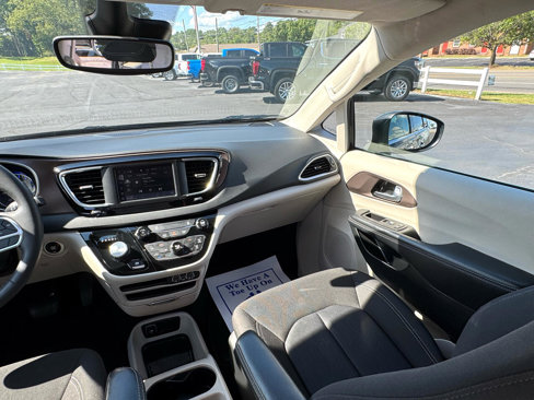 Used 2023 Chrysler Voyager LX image 22