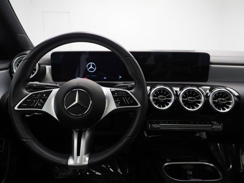Used 2025 Mercedes-Benz CLA 250 image 21