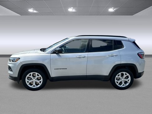 Used 2024 Jeep Compass Latitude image 6