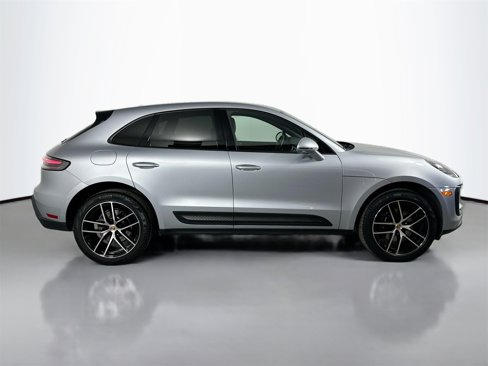 Certified 2024 Porsche Macan image 8