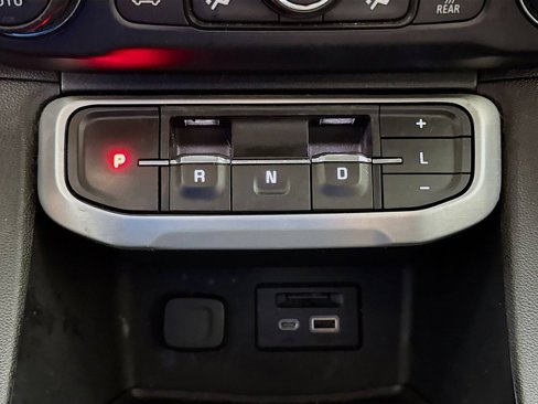 Used 2021 GMC Acadia SLT w/ Elevation Edition image 17