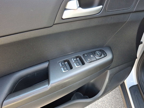 Used 2018 Kia Sportage LX image 14