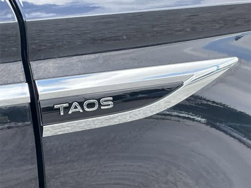 Certified 2023 Volkswagen Taos SE image 11