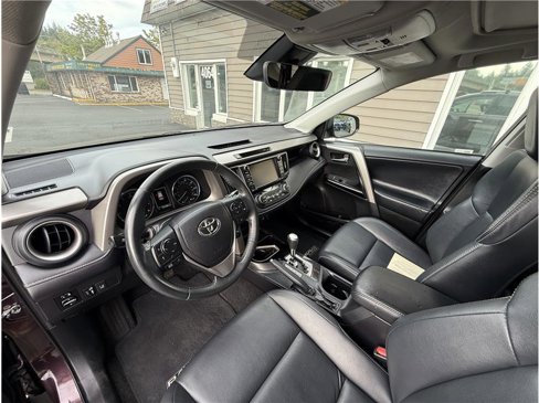 Used 2017 Toyota RAV4 Limited w/ Advanced Technology Package image 9