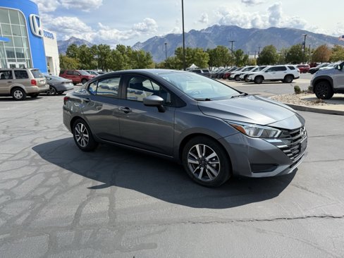 Used 2023 Nissan Versa SV image 4