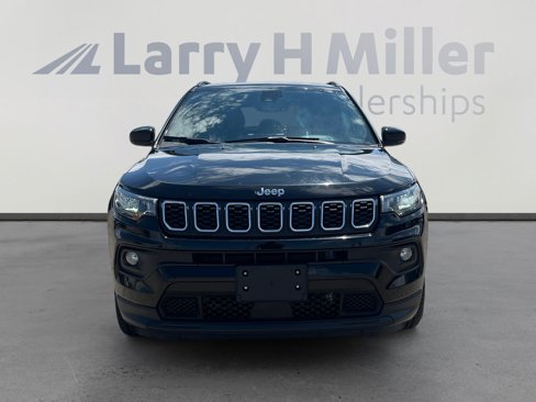 Used 2024 Jeep Compass Latitude image 8