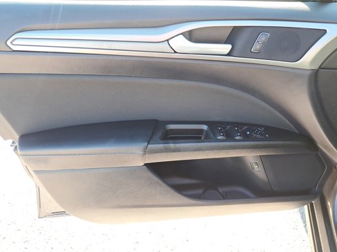 Used 2019 Ford Fusion SE image 13