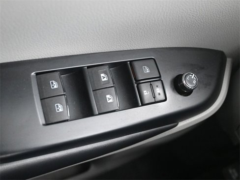 Used 2018 Toyota Highlander XLE image 13