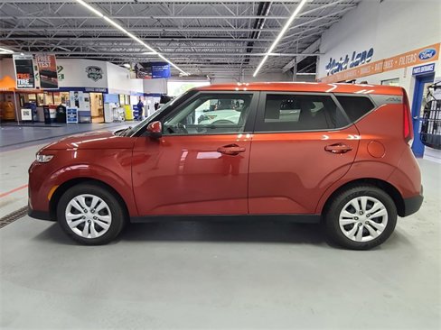 Used 2022 Kia Soul LX image 8
