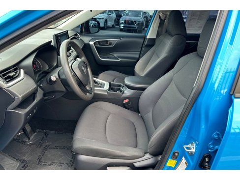 Used 2019 Toyota RAV4 LE image 9