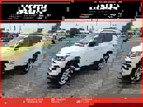 Used 2024 Jeep Compass Latitude image 1