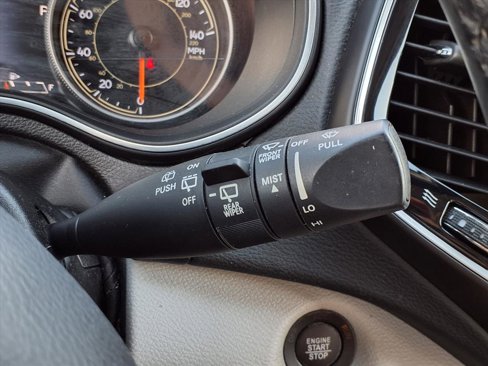 Used 2019 Jeep Cherokee Limited image 17