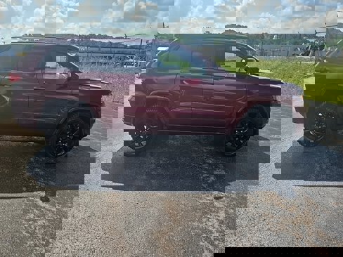 Used 2019 Jeep Grand Cherokee Altitude image 6