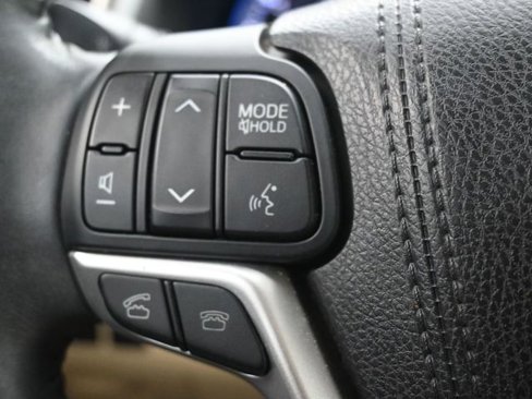 Used 2016 Toyota Highlander Plus image 11
