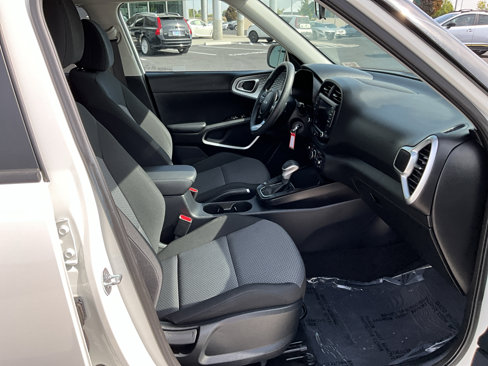 Used 2023 Kia Soul LX w/ LX Technology Package image 17