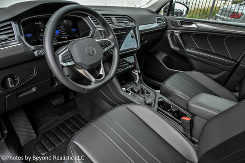 Used 2024 Volkswagen Tiguan SE w/ Panoramic Sunroof Package image 26